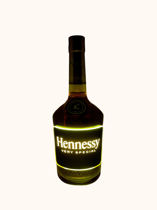 Hennessy V.S in the Night leuchtend 